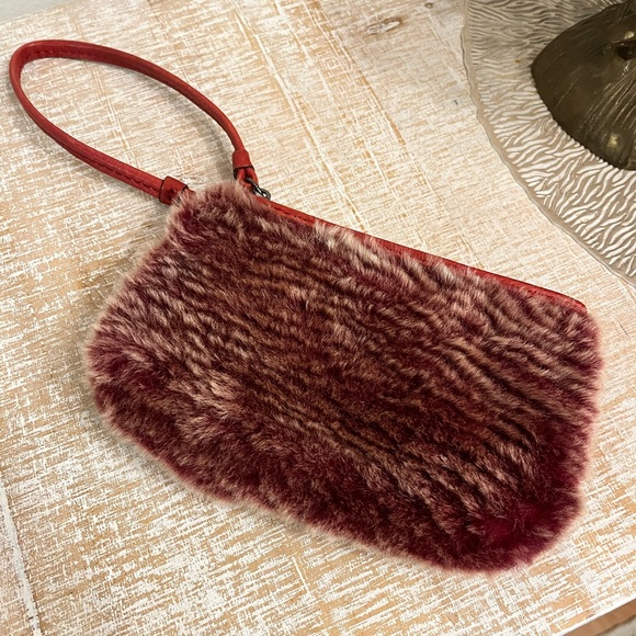 *EUC* Patricia Nash Fuzzy Wristlet - Picture 3 of 6